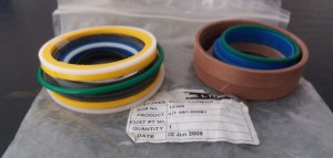 991/00061 Ремкомплект гидроцилиндра стрелы экскаватора-погрузчика 3CX 991/00061 Ремкомплект гидроцилиндра стрелы экскаватора-погрузчика 3CX