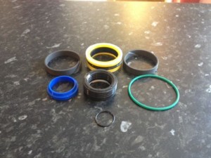 991/00015 Ремкомплект гидроцилиндра экскаватора-погрузчика 3CX 991/00015 Ремкомплект гидроцилиндра экскаватора-погрузчика 3CX