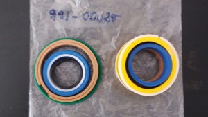 991/00025 Ремкомплект гидроцилиндра экскаватора-погрузчика 3CX 991/00025 Ремкомплект гидроцилиндра экскаватора-погрузчика 3CX