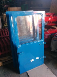 150.45.012-1 Дверь кабины левая/правая трактора Т-150, Т-151, Т-156, Т-157, Т-121, Т-17021, Т-17221 150.45.012-1 Дверь кабины левая/правая трактора Т-150, Т-151, Т-156, Т-157, Т-121, Т-17021, Т-17221