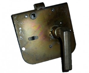 150.45.070-1А Замок двери трактора ХТЗ Т-150 150.45.070-1А Замок двери трактора ХТЗ Т-150